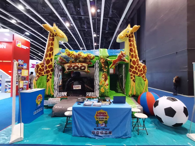 Leisure Activity® brengt de dierentuin naar IAAPA EXPO ASIA met een adembenemend opblaasbaar springkasteel van 4 meter Leisure Activity® brengt de dierentuin naar IAAPA EXPO ASIA met een adembenemend opblaasbaar springkasteel van 4 meter