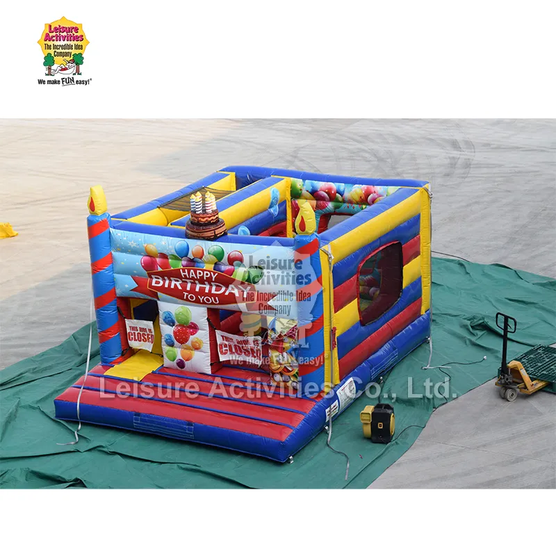 Standaard opblaasbare multiplay springkastelen Happy Birthday